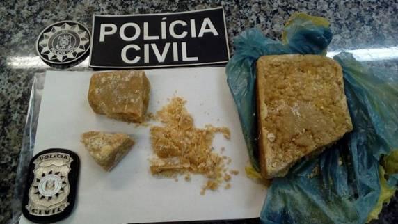Santo-angelense é presa na rodoviária com 910g de Crack - foto 3