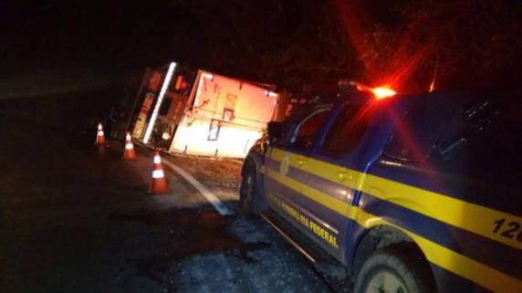 Veículo tombou na altura do quilômetro 195 da rodovia