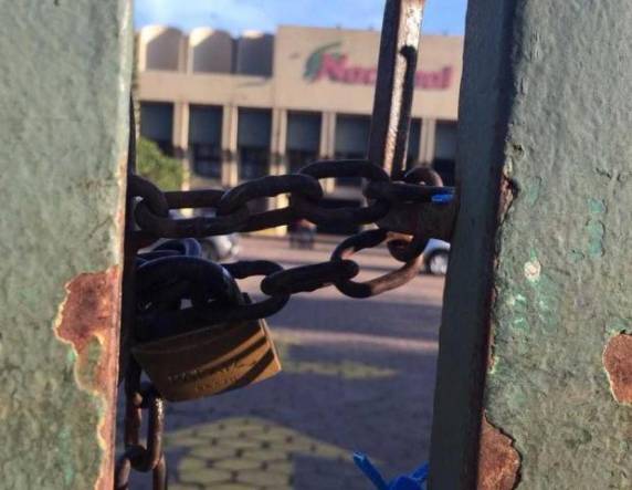 Pelo menos oito viaturas novas foram usadas nas filmagens. Enquanto isso, funcionários do estabelecimento aguardaram quase três horas pela chegada da BM