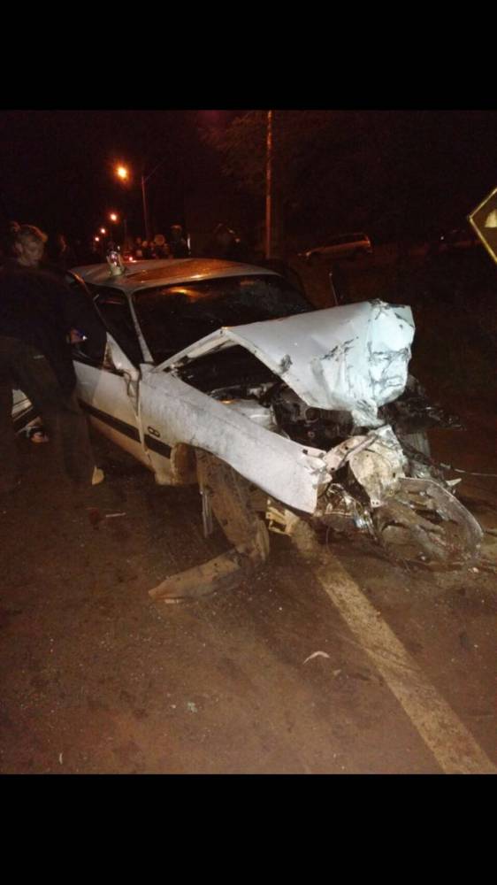 Ônibus da Ouro e Prata se envolve em acidente e cinco pessoas ficam
feridas - foto 2