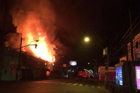 Bombeiros 

já estão no local
