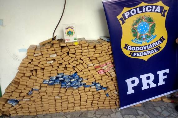 PRF apreende 850 kg de maconha na BR 282 em Rancho Queimado - foto 2