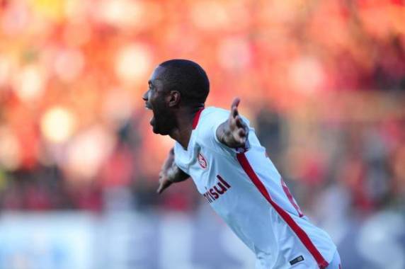 Gol de Fabinho no primeiro tempo deu a vitória que deixa o time na terceira posição