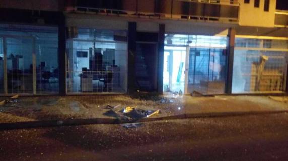 Moradores ouviram explosão e tiros na madrugada deste sábado, segundo PM. 

Nenhum suspeito foi preso