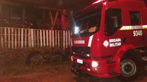 Incêndio atinge residência no bairro Tancredo Neves, Ijuí - foto 2