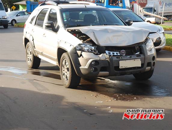 Acidente com danos
materiais no centro de Três de Maio - foto 2