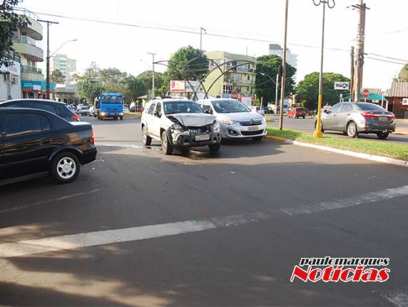 Acidente com danos
materiais no centro de Três de Maio - foto 4