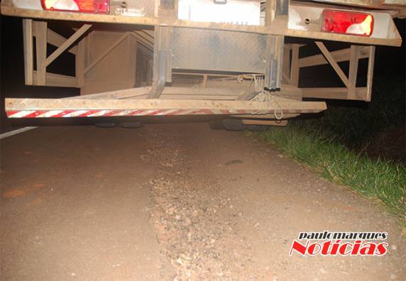 Colisão traseira envolve carro e
caminhão na BR 472 em Três de Maio - foto 4