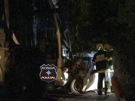 Motorista morre ao colidir carro frontalmente com ônibus em
Chapecó - foto 3