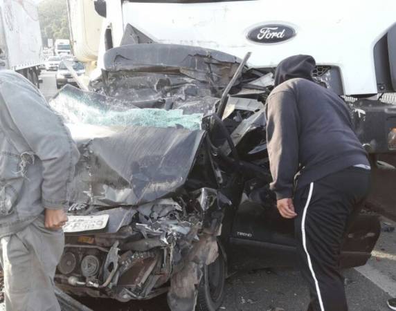 Homens, de 30, 36 e 39 anos, estavam no carro