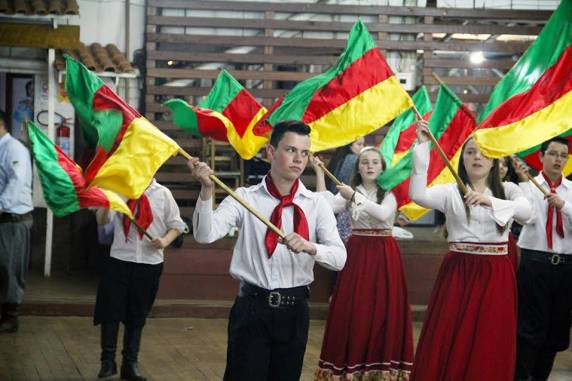 Projeto leva Tradição e Cultura à Escolas de Três de Maio - foto 4