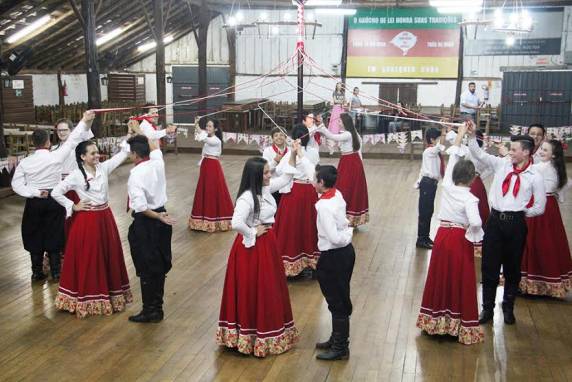 Projeto leva Tradição e Cultura à Escolas de Três de Maio - foto 8