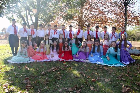 Projeto leva Tradição e Cultura à Escolas de Três de Maio - foto 10