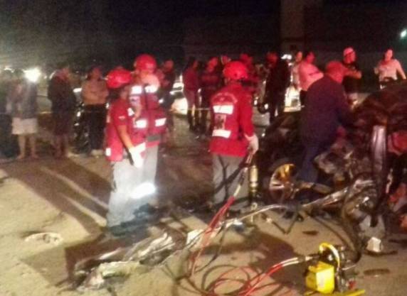 Três morrem em colisão frontal na BR-470 em Navegantes - foto 3