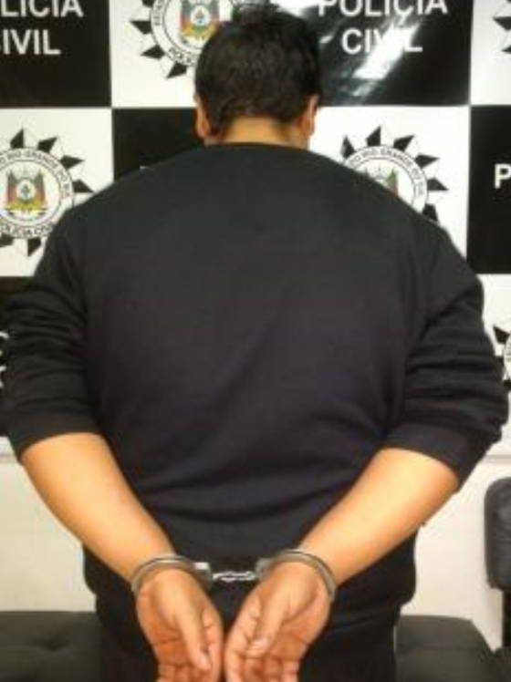 Polícia diz que ele limpou as manchas de sangue na casa