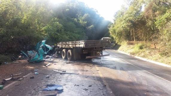 BR-282 em Nova Itaberaba ficou cerca de seis horas em meia pista.