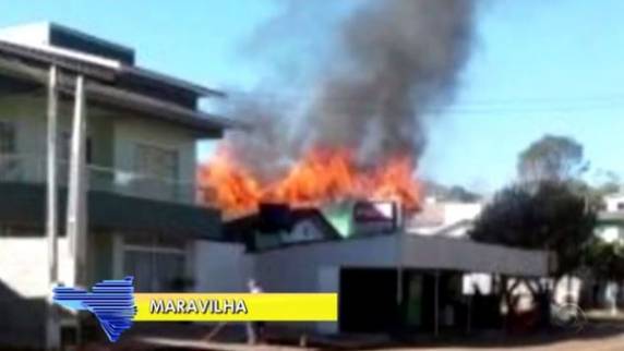 Também no Oeste de SC, em Chapecó, três casas foram 

destruídas e três danificadas em outro incêndio