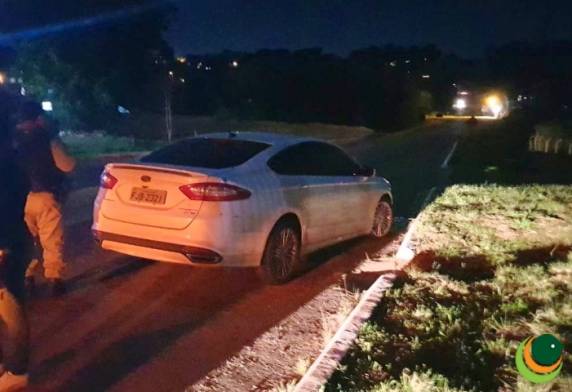 Carro roubado é recuperado após
perseguição e tiroteio em Passo Fundo - foto 2