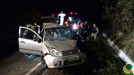 Um dos motoristas ficou preso as ferragens