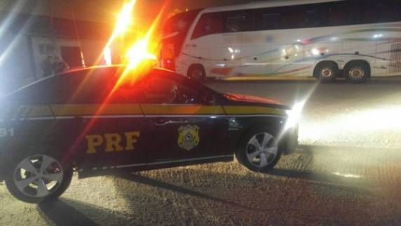 Ônibus de turismo é alvo de tiros na BR-101 em SC - foto 3