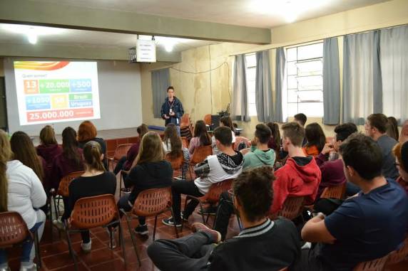 Programa Jovens Talentos em TI da SETREM leva relatos de
experiências a alunos da região - foto 2