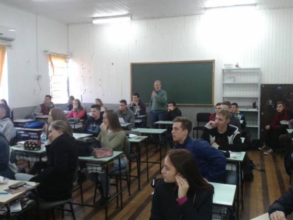 Programa Jovens Talentos em TI da SETREM leva relatos de
experiências a alunos da região - foto 3