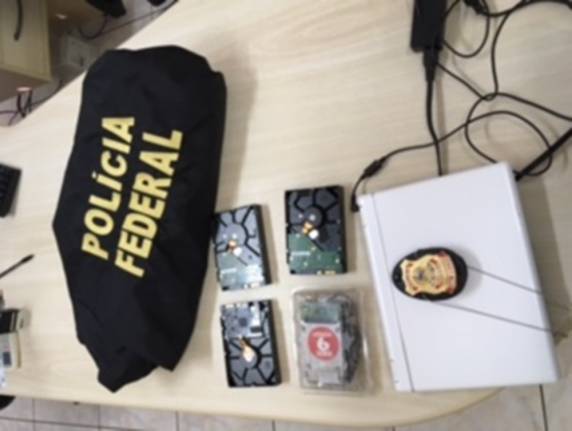 Conforme 

a Polícia Federal, ele pagou R$ 10 mil e responderá em liberdade