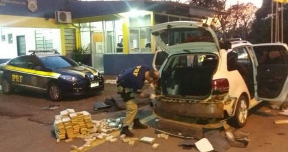 Os 375 tabletes estavam escondida em fundos 

falsos no banco e no parachoque do carro