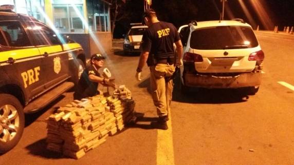 Casal de argentinos é preso com mais de 250 kg de maconha na BR-158 - foto 3