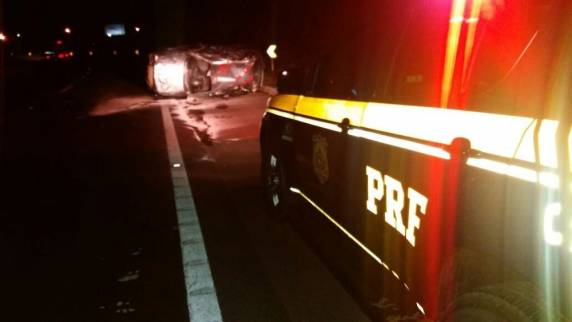 Veículos capotaram na BR-282 em ocorrências na tarde de sábado e na madrugada de domingo