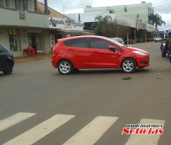 Acidente envolve carro e moto no centro de Três de Maio - foto 2