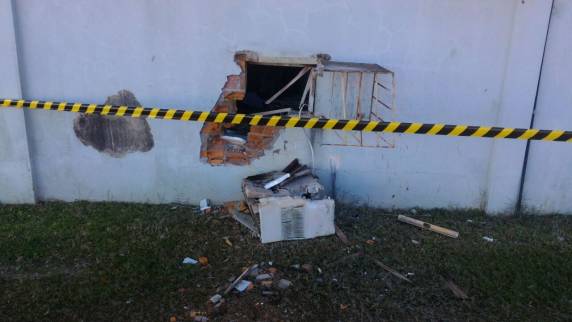 Assaltantes explodem caixa eletrônico na região central do RS - foto 2