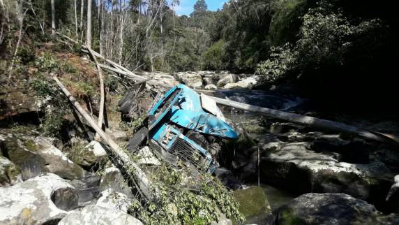 Conforme os bombeiros voluntários, criança de 4 anos teve ferimentos graves e precisou ser socorrida de helicóptero