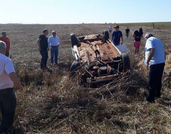 Condutor capota
veículo na BR 285 em São Luiz Gonzaga - foto 2