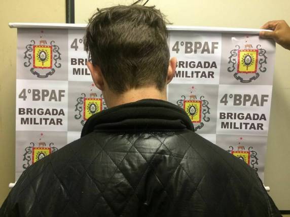 Brigada Militar prende dois homens por
tráfico de drogas em Santa Rosa - foto 3