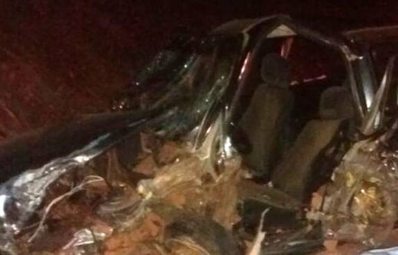Em Xanxerê, 

carro e caminhão colidiram na BR-282. Já em Itajaí, a vítima foi um motociclista que também bateu em um caminhão