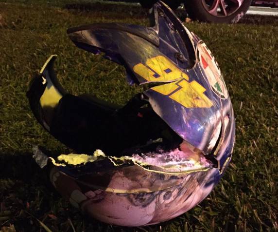 Motociclista ficou ferido e carona morreu após moto 

atravessar canteiro e bater em carros no sentido contrário. Beira-Mar ficou interrompida no sentido Centro