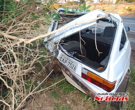 Colisão traseira deixa dois feridos na BR 472 em Três de Maio - foto 2