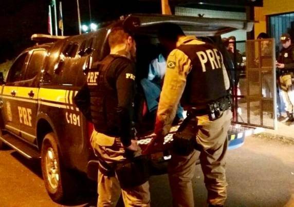 PRF recupera veículo roubado e resgata refém em Passo Fundo - foto 2
