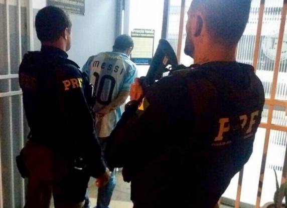 PRF recupera veículo roubado e resgata refém em Passo Fundo - foto 3