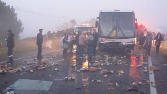 Acidente com 15 veículos causa uma morte
na BR-290, em Eldorado do Sul - foto 7