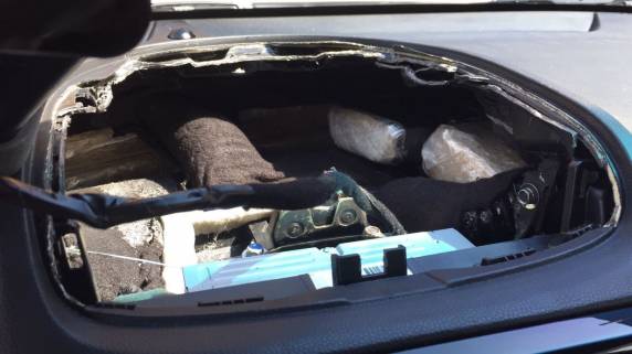 Ação conjunta da PRF, Receita
Federal e DEIC apreende 33,5 kg de crack na BR 101 em Barra Velha - foto 2