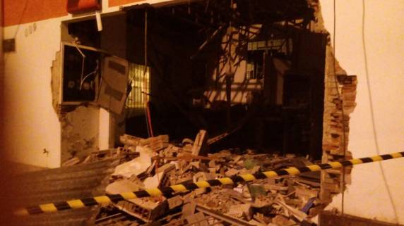 Bandidos explodem duas agências bancárias em Maratá - foto 2