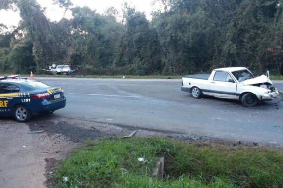 O acidente ocorreu entre dois veículos com placas de Caxias do Sul