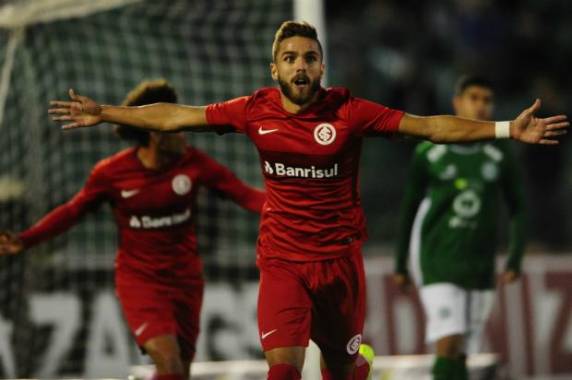 Gols da partida foram marcados por Eduardo Sasha e Cláudio Winck