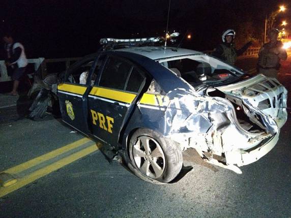 Motorista destrói
viatura da PRF após fugir de acidente em Jaraguá do Sul - foto 3