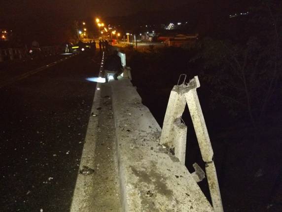 Motorista destrói
viatura da PRF após fugir de acidente em Jaraguá do Sul - foto 2