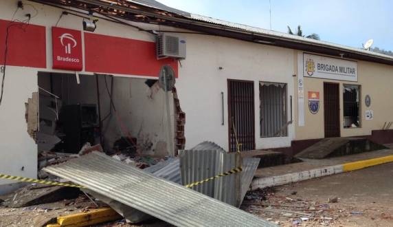 Moradores da pequena cidade distante pouco mais de uma hora de Porto Alegre foram acordados com estrondos na madrugada deste sábado (5)
