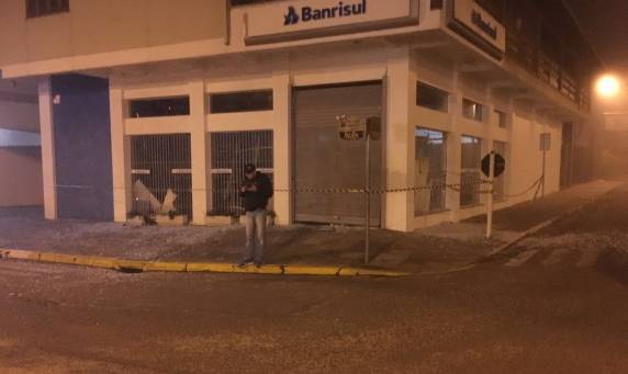 Moradores da pequena cidade distante pouco mais de uma hora de Porto Alegre foram acordados com estrondos na madrugada deste sábado (5)
