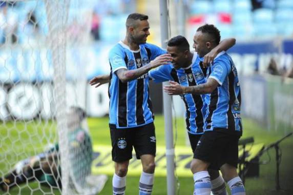 Pedro Rocha e Fernandinho marcaram os gols gremistas na Arena